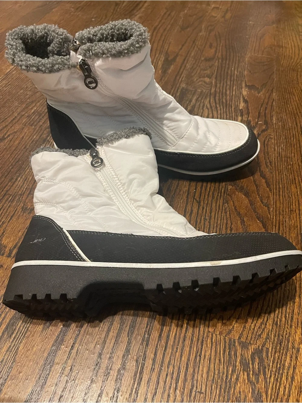 JBU Women's Light Gray and Black Insulated Winter Boots size 9.5